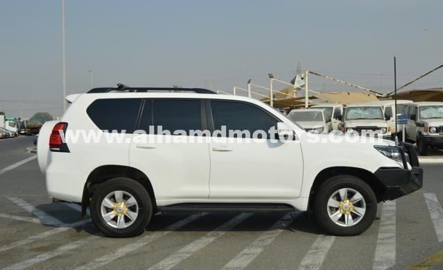 Подержанный Toyota Land Cruiser Prado 150 Series Рестайлинг 3, 2.8 л, 2023 в Дубае от Alhamd Motors Белый цвет. Other | AUTO.AE