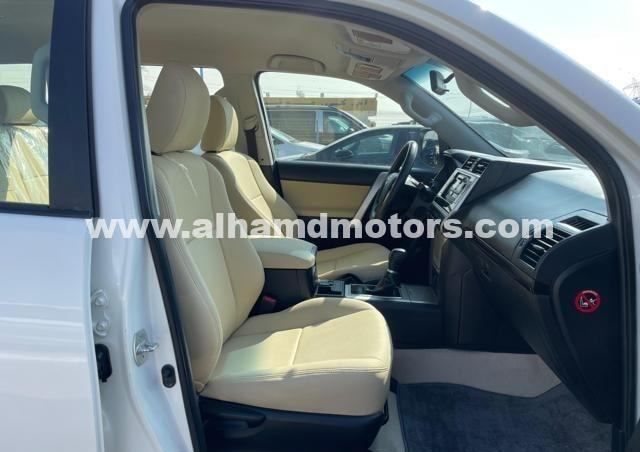 Подержанный Toyota Land Cruiser Prado 150 Series Рестайлинг 2, 3.0 л, 2018 в Дубае от Alhamd Motors Белый цвет. Other | AUTO.AE
