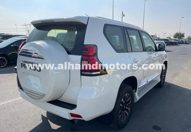 Подержанный Toyota Land Cruiser Prado 150 Series Рестайлинг 2, 3.0 л, 2018 в Дубае от Alhamd Motors Белый цвет. Other | AUTO.AE