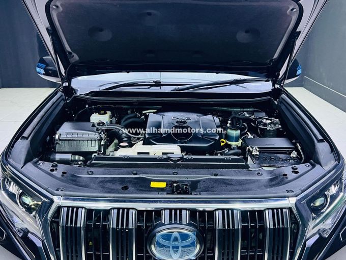 Подержанный Toyota Land Cruiser Prado 150 Series Рестайлинг 2, 2.8 л, 2019 в Дубае от Alhamd Motors Черный цвет. Other | AUTO.AE