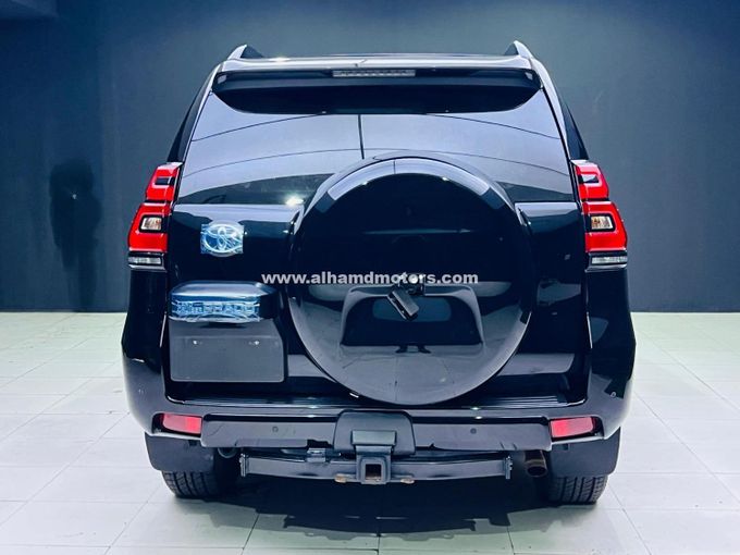 Подержанный Toyota Land Cruiser Prado 150 Series Рестайлинг 2, 2.8 л, 2019 в Дубае от Alhamd Motors Черный цвет. Other | AUTO.AE