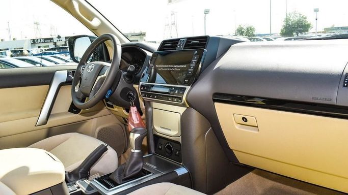 Новый Toyota Land Cruiser Prado 150 Series Рестайлинг 3, 2.7 л, 2023 в Дубае от Najem Motors Белый цвет. GCC | AUTO.AE