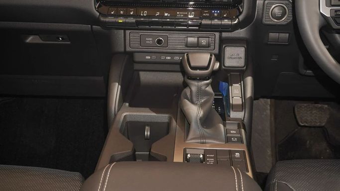 Новый Toyota Land Cruiser Prado 250 Series, 2.7 л, 2025 в Дубае от Ibitisam Motors Белый цвет.  | AUTO.AE