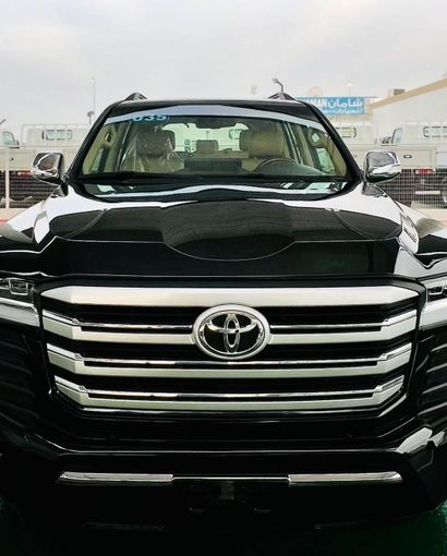 Подержанный Toyota Land Cruiser Prado 150 Series Рестайлинг 1, 4.0 л, 2014 в Дубае от Lakhani Motors Черный цвет. Японская | AUTO.AE