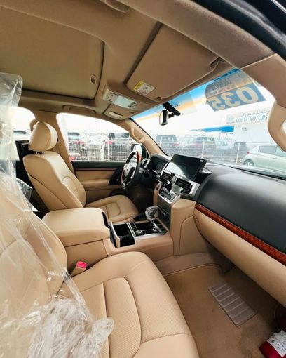 Подержанный Toyota Land Cruiser Prado 150 Series Рестайлинг 1, 4.0 л, 2014 в Дубае от Lakhani Motors Черный цвет. Японская | AUTO.AE