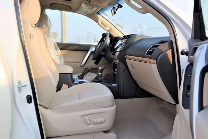 Новый Toyota Land Cruiser Prado 150 Series Рестайлинг 3, 4.0 л, 2023 в Дубае от Top Euro Cars Белый цвет.  | AUTO.AE