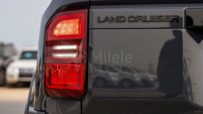 جديدة Toyota Land Cruiser Prado 250 Series, 2.4 l, 2024 في في دبي من Milele، اللون رمادي. أخرى | AUTO.AE