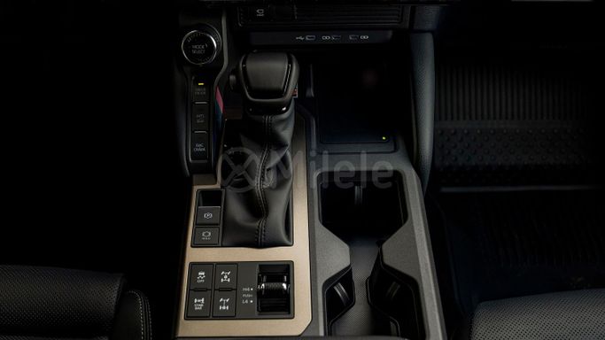 جديدة Toyota Land Cruiser Prado 250 Series, 2.4 l, 2024 في في دبي من Milele، اللون رمادي. أخرى | AUTO.AE