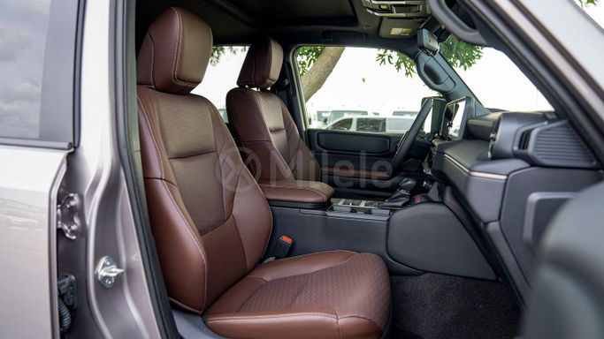 جديدة Toyota Land Cruiser Prado 250 Series, 2.4 l, 2024 في في دبي من Milele، اللون برونزي. أخرى | AUTO.AE