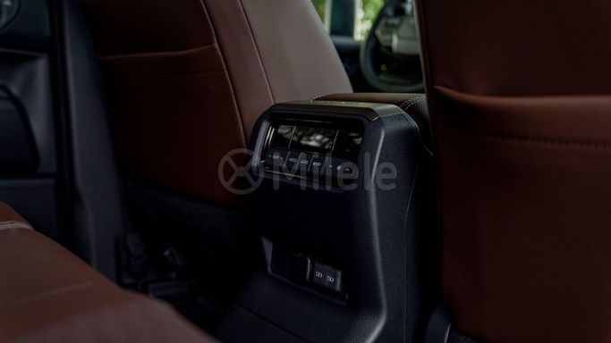جديدة Toyota Land Cruiser Prado 250 Series, 2.4 l, 2024 في في دبي من Milele، اللون برونزي. أخرى | AUTO.AE