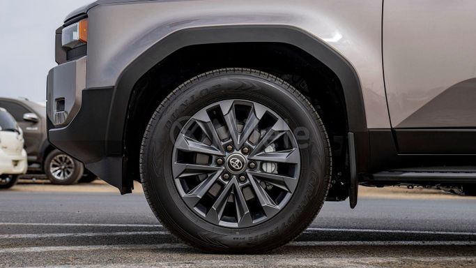 جديدة Toyota Land Cruiser Prado 250 Series, 2.4 l, 2024 في في دبي من Milele، اللون برونزي. أخرى | AUTO.AE