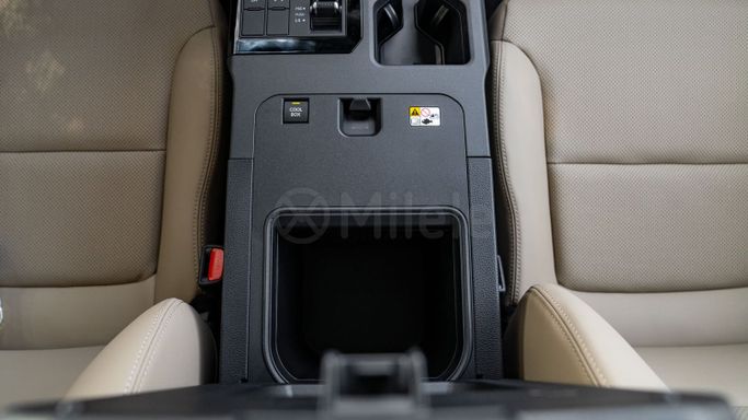 جديدة Toyota Land Cruiser Prado 250 Series, 2.4 l, 2024 في في دبي من Milele، اللون أبيض. أخرى | AUTO.AE