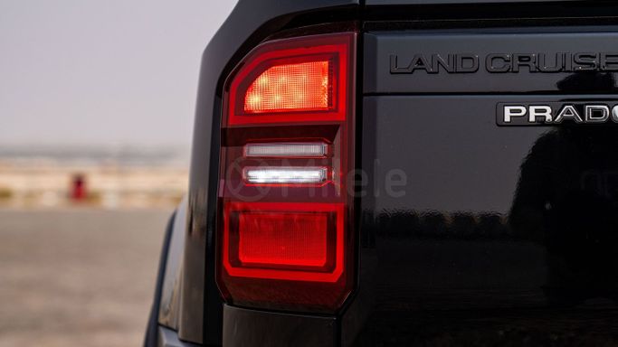 جديدة Toyota Land Cruiser Prado 250 Series, 2.4 l, 2025 في في دبي من Milele، اللون أسود. أخرى | AUTO.AE