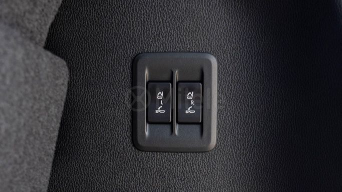 جديدة Toyota Land Cruiser Prado 250 Series, 2.4 l, 2025 في في دبي من Milele، اللون أسود. أخرى | AUTO.AE