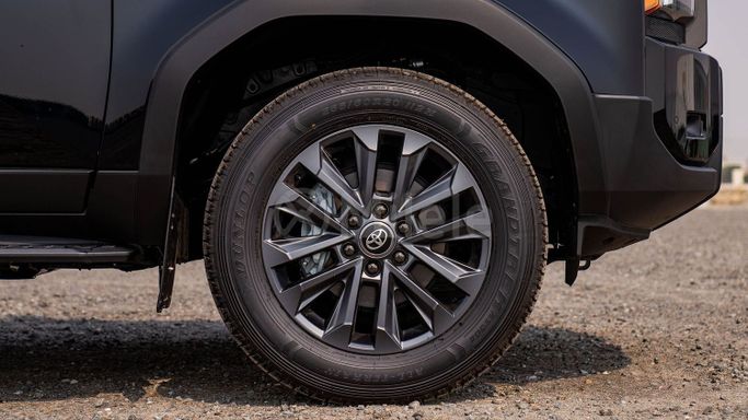جديدة Toyota Land Cruiser Prado 250 Series, 2.4 l, 2025 في في دبي من Milele، اللون أسود. أخرى | AUTO.AE