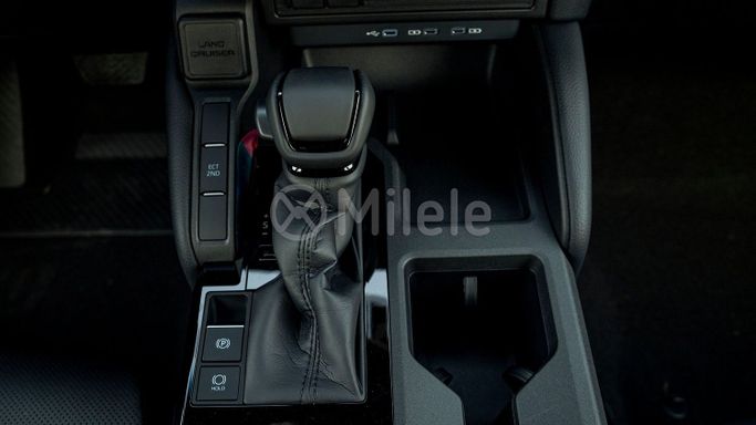 جديدة Toyota Land Cruiser Prado 250 Series, 2.7 l, 2025 في في دبي من Milele، اللون أسود. أخرى | AUTO.AE