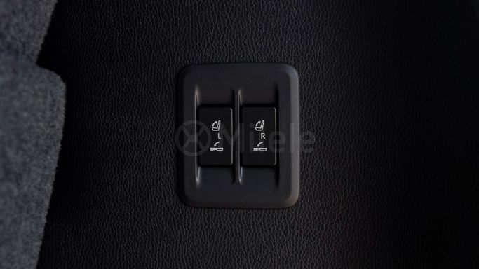 جديدة Toyota Land Cruiser Prado 250 Series, 2.8 l, 2024 في في دبي من Milele، اللون أبيض. أخرى | AUTO.AE