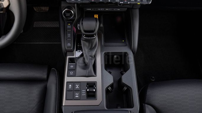 جديدة Toyota Land Cruiser Prado 250 Series, 2.8 l, 2024 في في دبي من Milele، اللون أبيض. أخرى | AUTO.AE
