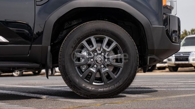 جديدة Toyota Land Cruiser Prado 250 Series, 2.4 l, 2024 في في دبي من Milele، اللون أسود. أخرى | AUTO.AE