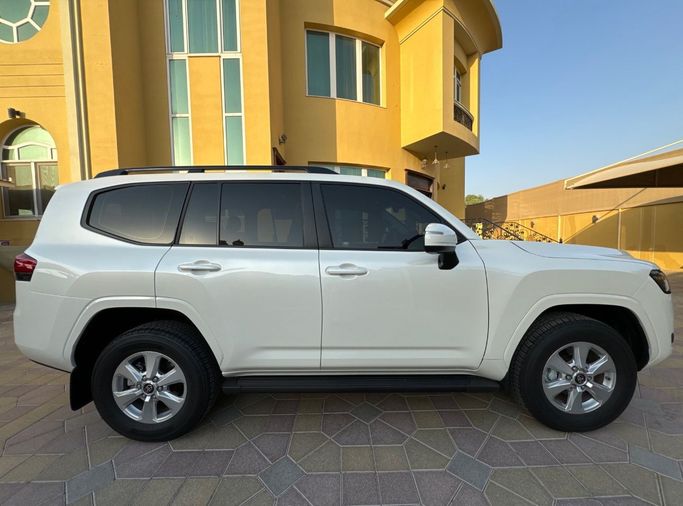 Used Toyota Land Cruiser 300 Series, 4.0 l, 2024 in Dubai, White color. GCC Specs | AUTO.AE
