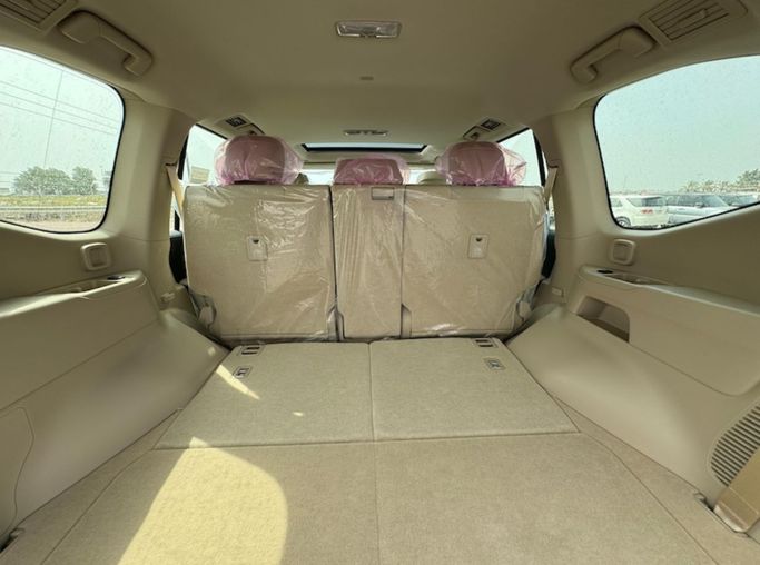 Подержанный Toyota Land Cruiser 300 Series, 4.0 л, 2024 в Дубае Белый цвет. GCC | AUTO.AE