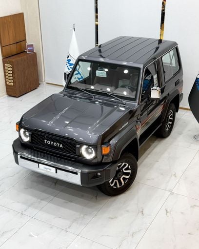 Новый Toyota Land Cruiser 70 Series Рестайлинг, 4.2 л, 2025 в Дубае от 4 Matic Motors Серый цвет. GCC | AUTO.AE