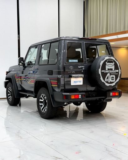Новый Toyota Land Cruiser 70 Series Рестайлинг, 4.2 л, 2025 в Дубае от 4 Matic Motors Серый цвет. GCC | AUTO.AE