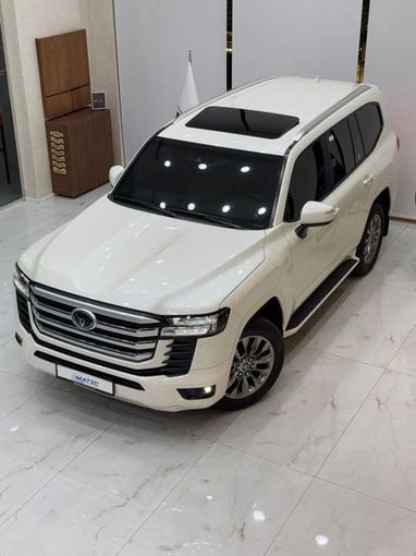 Подержанный Toyota Land Cruiser 300 Series, 3.3 л, 2022 в Дубае от 4 Matic Motors Белый цвет. GCC | AUTO.AE