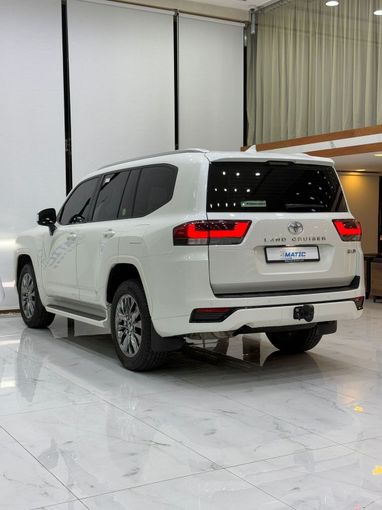Подержанный Toyota Land Cruiser 300 Series, 3.3 л, 2022 в Дубае от 4 Matic Motors Белый цвет. GCC | AUTO.AE