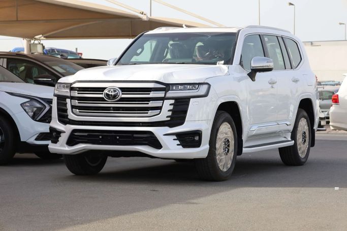 Новый Toyota Land Cruiser 300 Series, 3.3 л, 2024 в Дубае от JES Motors Белый цвет.  | AUTO.AE