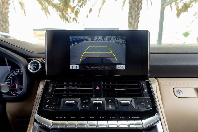 Подержанный Toyota Land Cruiser 300 Series, 4.0 л, 2022 в Дубае от Linda Cars Черный цвет. GCC | AUTO.AE