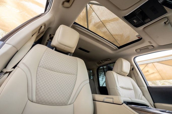 Подержанный Toyota Land Cruiser 300 Series, 4.0 л, 2022 в Дубае от Linda Cars Черный цвет. GCC | AUTO.AE