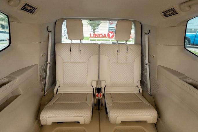 Подержанный Toyota Land Cruiser 300 Series, 4.0 л, 2022 в Дубае от Linda Cars Черный цвет. GCC | AUTO.AE