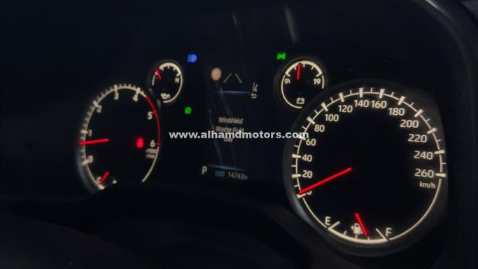 Подержанный Toyota Land Cruiser 300 Series, 3.3 л, 2024 в Дубае от Alhamd Motors Белый цвет. Other | AUTO.AE