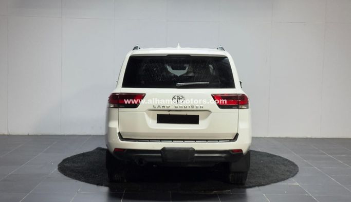 Подержанный Toyota Land Cruiser 300 Series, 3.3 л, 2024 в Дубае от Alhamd Motors Белый цвет. Other | AUTO.AE