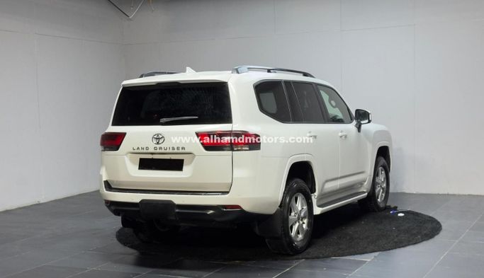 Подержанный Toyota Land Cruiser 300 Series, 3.3 л, 2024 в Дубае от Alhamd Motors Белый цвет. Other | AUTO.AE