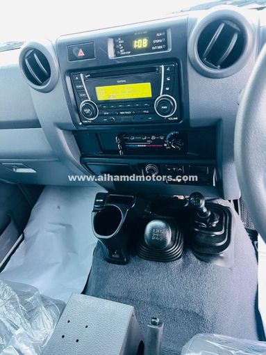Подержанный Toyota Land Cruiser 70 Series Рестайлинг, 4.5 л, 2013 в Дубае от Alhamd Motors Белый цвет. Other | AUTO.AE