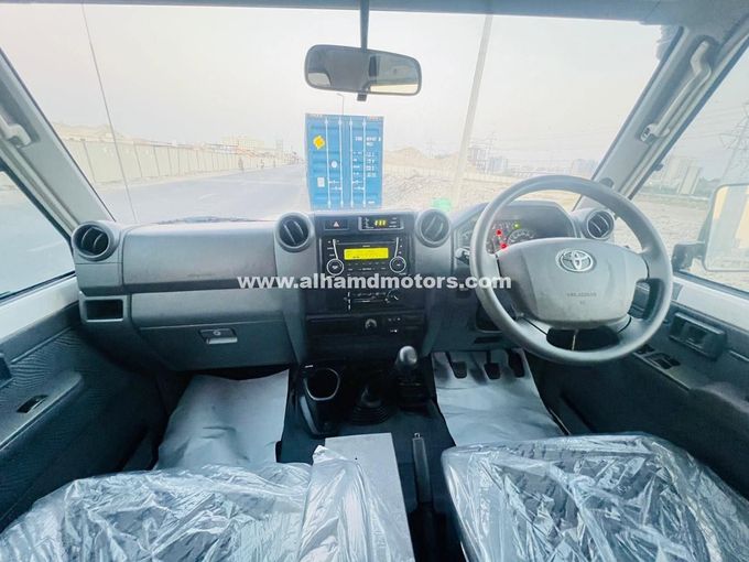 Подержанный Toyota Land Cruiser 70 Series Рестайлинг, 4.5 л, 2013 в Дубае от Alhamd Motors Белый цвет. Other | AUTO.AE
