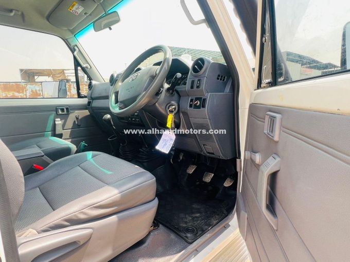 Подержанный Toyota Land Cruiser 70 Series Рестайлинг, 4.5 л, 2019 в Дубае от Alhamd Motors Белый цвет. Other | AUTO.AE