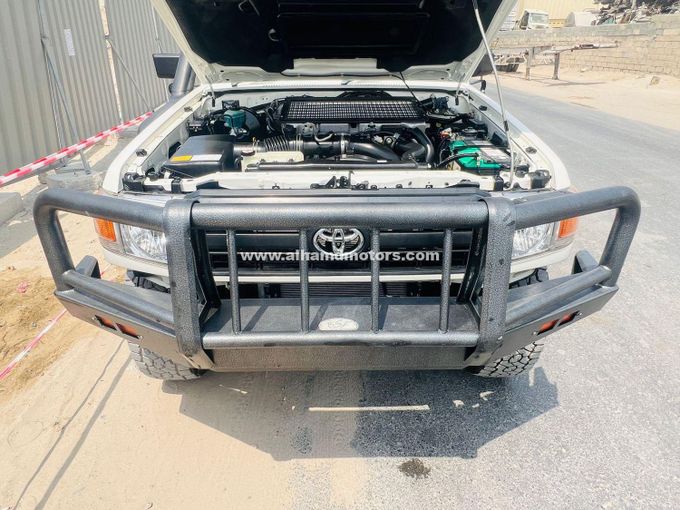 Подержанный Toyota Land Cruiser 70 Series Рестайлинг, 4.5 л, 2019 в Дубае от Alhamd Motors Белый цвет. Other | AUTO.AE