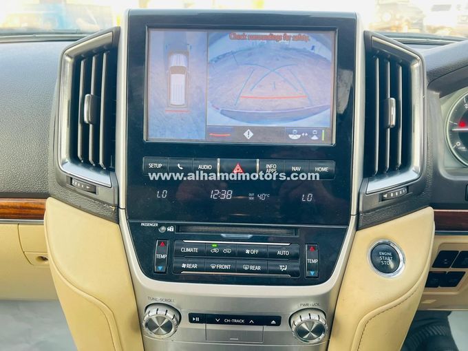 Used Toyota Land Cruiser 200 Series Facelift 2, 4.5 l, 2016 in Dubai by Alhamd Motors, White color. Other | AUTO.AE
