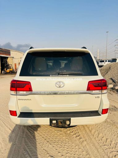 Used Toyota Land Cruiser 200 Series Facelift 2, 4.5 l, 2016 in Dubai by Alhamd Motors, White color. Other | AUTO.AE