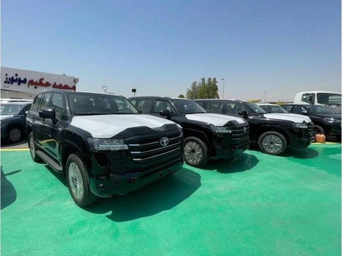 New Toyota Land Cruiser 300 Series, 4.0 l, 2024 in Dubai by Mohamed Hakim Motors, Black color. GCC Specs | AUTO.AE