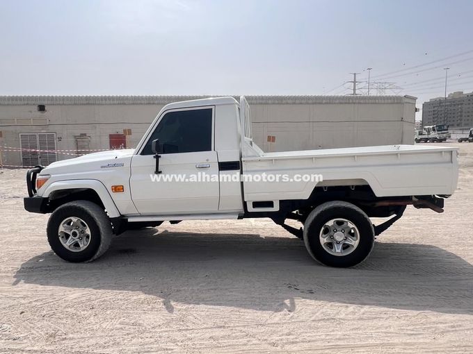 Used Toyota Land Cruiser 70 Series Facelift, 4.5 l, 2023 in Dubai by Alhamd Motors, White color. Other | AUTO.AE