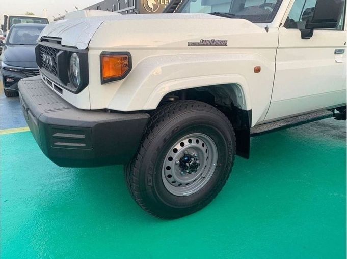 New Toyota Land Cruiser 70 Series Facelift 2, 4.0 l, 2024 in Dubai by Mohamed Hakim Motors, White color. GCC Specs | AUTO.AE