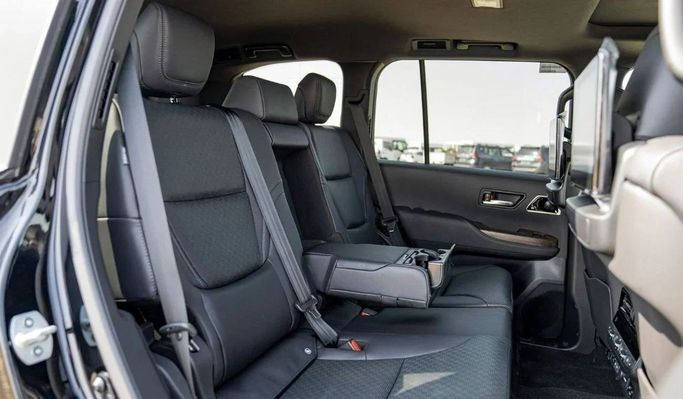New Toyota Land Cruiser 70 Series Facelift 2, 4.5 l, 2023 in Dubai by Mohamed Hakim Motors, White color. GCC Specs | AUTO.AE