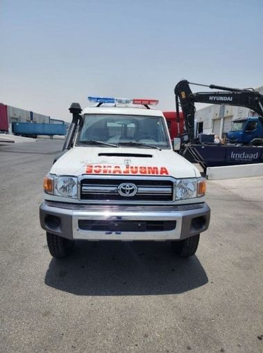 Новый Toyota Land Cruiser 70 Series Рестайлинг, 4.5 л, 2023 в Дубае от Mohamed Hakim Motors Белый цвет. GCC | AUTO.AE