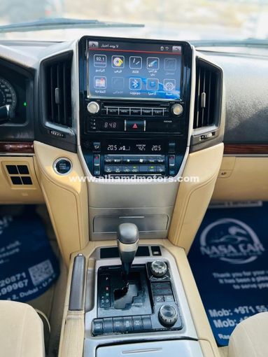 Подержанный Toyota Land Cruiser 200 Series Рестайлинг 2, 4.0 л, 2017 в Дубае от Alhamd Motors Белый цвет. GCC | AUTO.AE