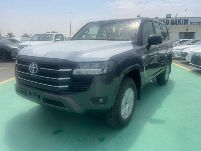 Новый Toyota Land Cruiser 300 Series, 4.0 л, 2023 в Дубае от Mohamed Hakim Motors Черный цвет. GCC | AUTO.AE