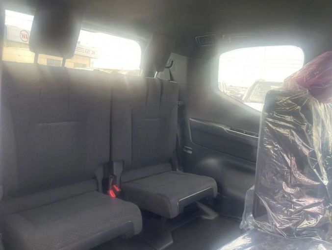 Новый Toyota Land Cruiser 300 Series, 4.0 л, 2023 в Дубае от Mohamed Hakim Motors Черный цвет. GCC | AUTO.AE